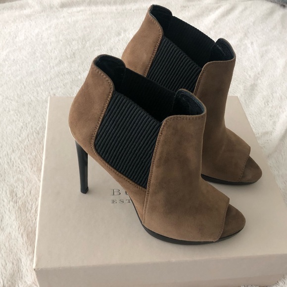 NWB Burberry Harbourne peep toe ankle booties 7 - Picture 3 of 6